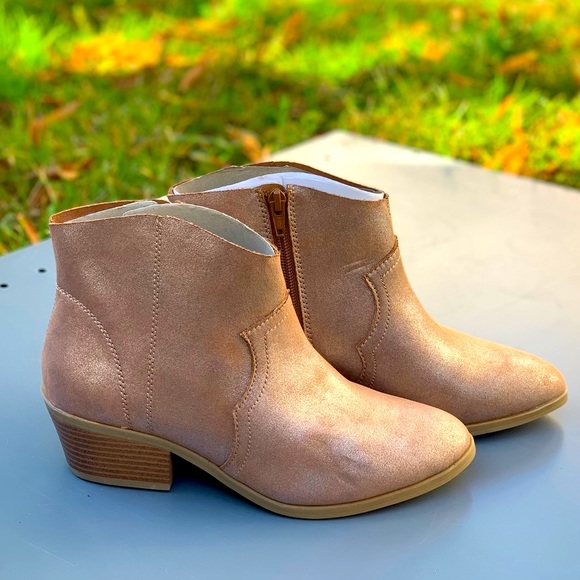 Women’s Metallic Fashion Style Western Boots Shoe - Picture 8 of 14